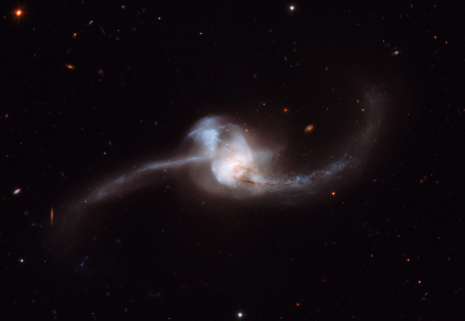 NGC 2623: Galaxy Merger from Hubble