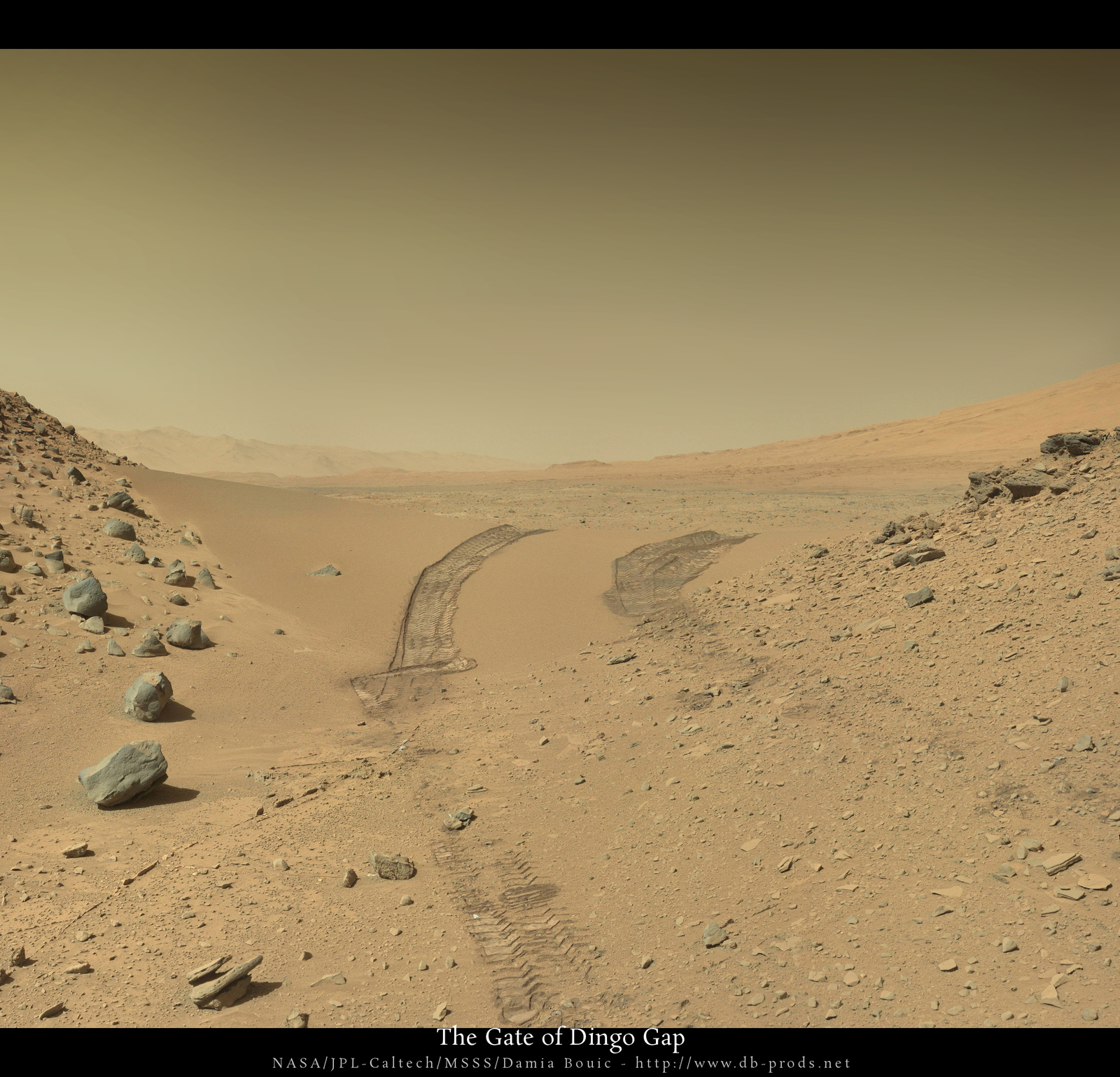 Crossing Dingo Gap on Mars