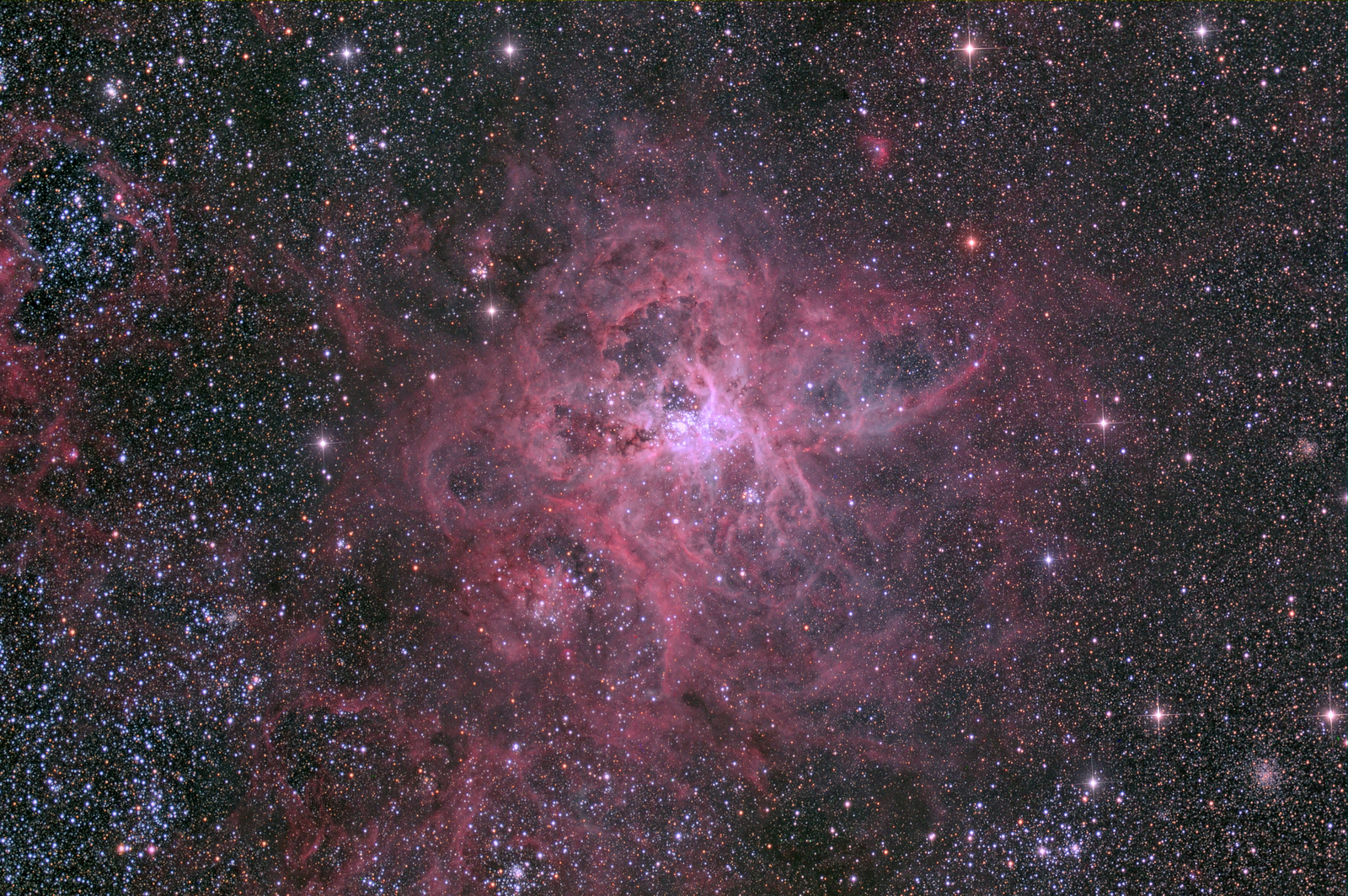 The Cosmic Web of the Tarantula Nebula