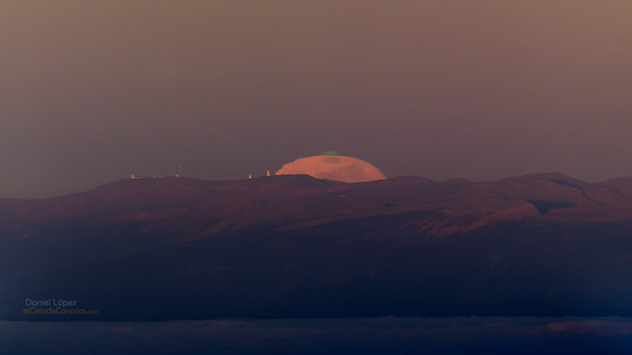 Green Flash at Moonrise