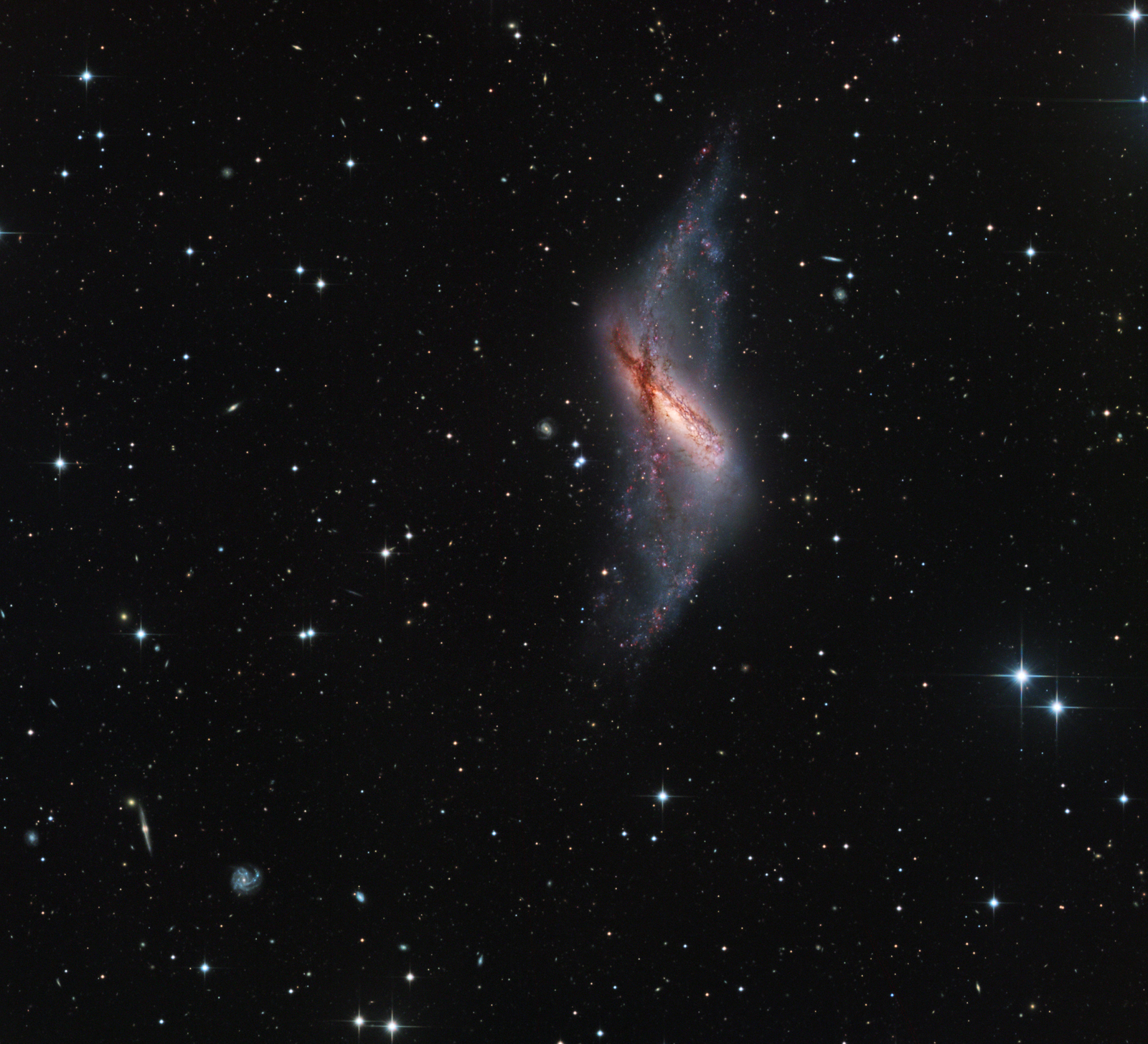 Polar Ring Galaxy NGC 660