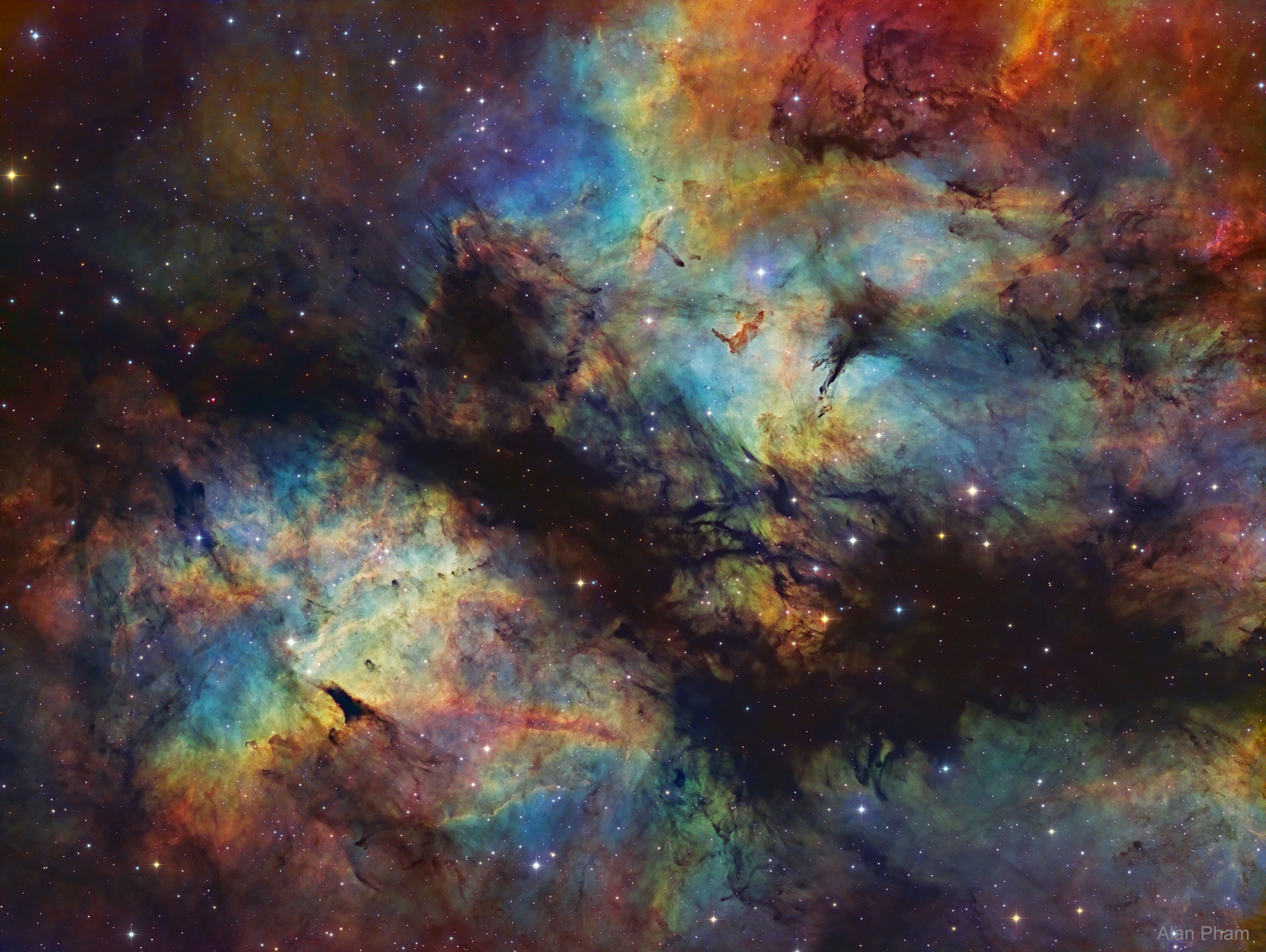 IC 1318: The Butterfly Nebula in Gas and Dust