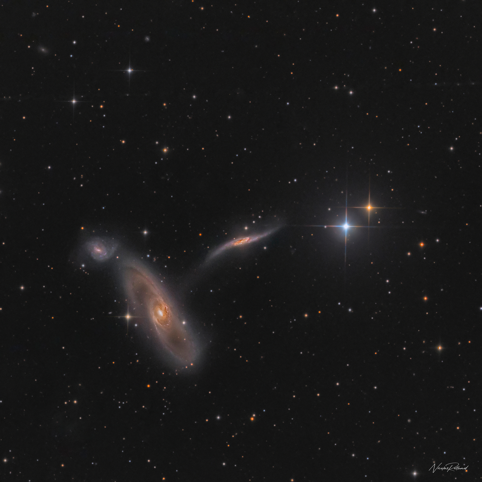 Arp 286: Trio in Virgo