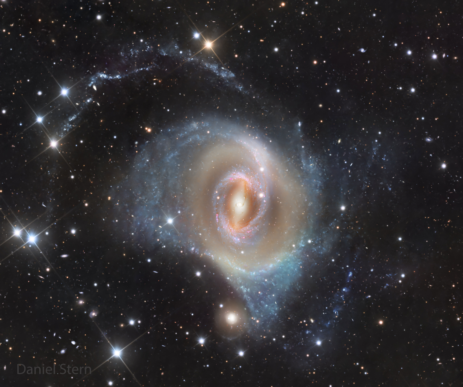 Spiral Galaxy NGC 1512: Wide Field