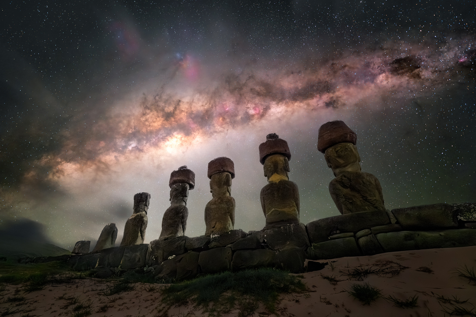 The Guardians of Rapa Nui beneath the Milky Way