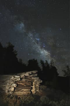 Preview of Lyrid Meteor and Milky Way