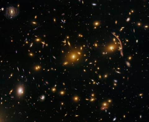 Abell 370: Galaxy Cluster Gravitational Lens