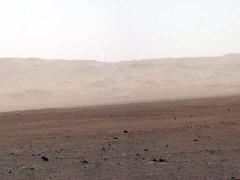 Curiosity on Mars: A Wall of Gale Crater
