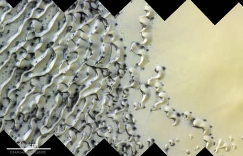 Sand Dunes Thawing on Mars