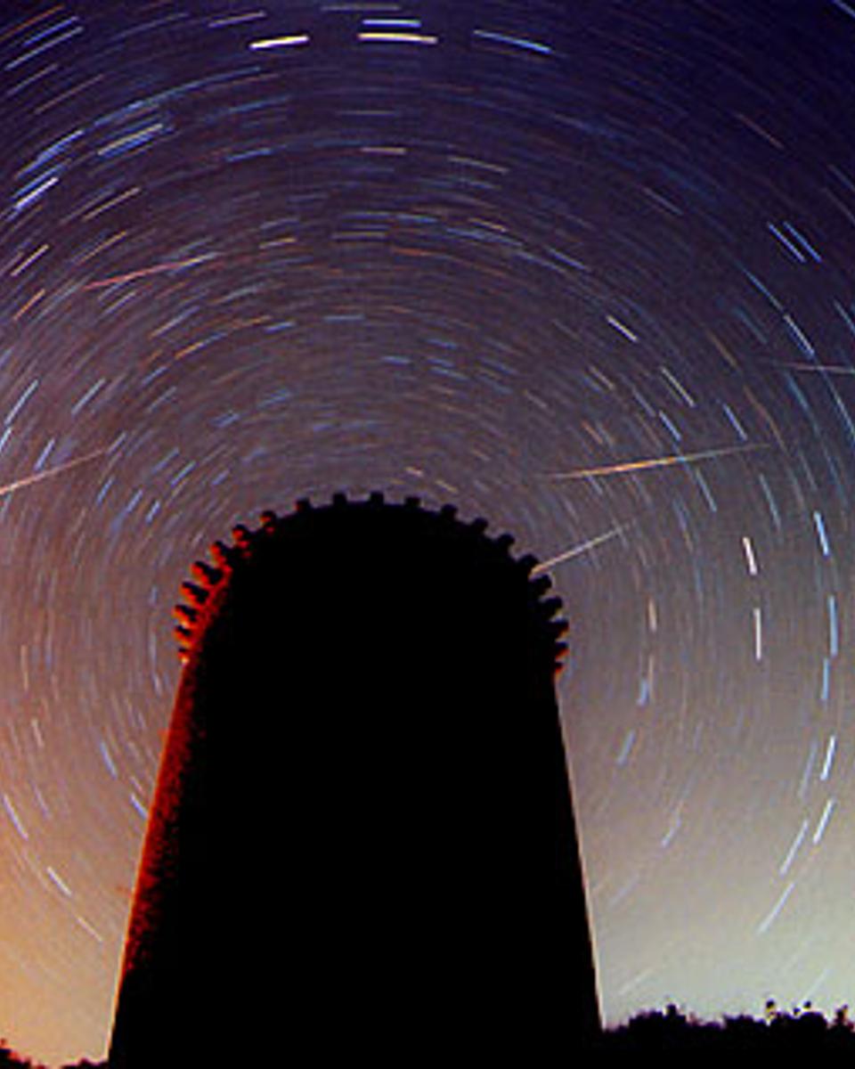 Leonids Above Torre de la Guaita