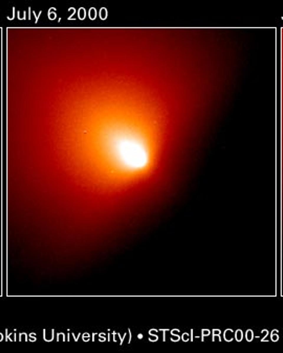 Comet LINEAR Breaks Up