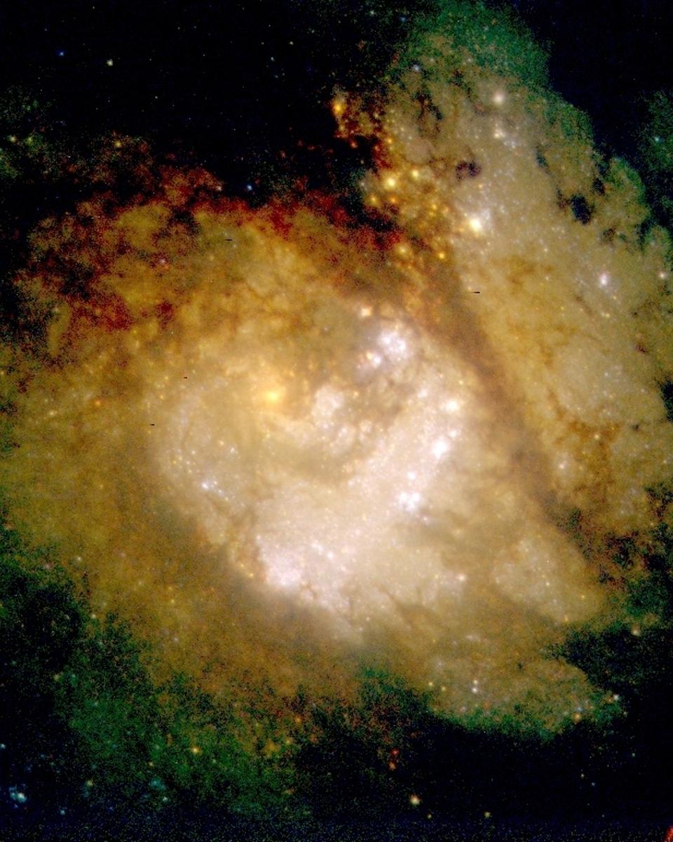 In the Center of Spiral Galaxy M83