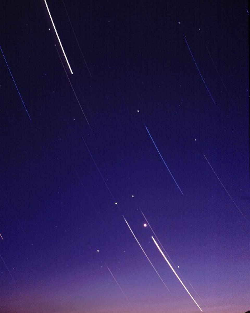 Trailing Planets