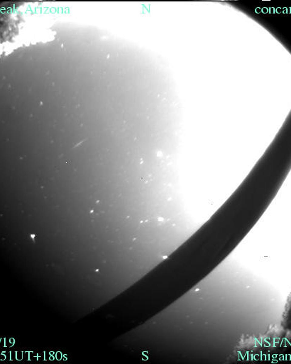 A Kitt Peak Leonid at 1026 UT