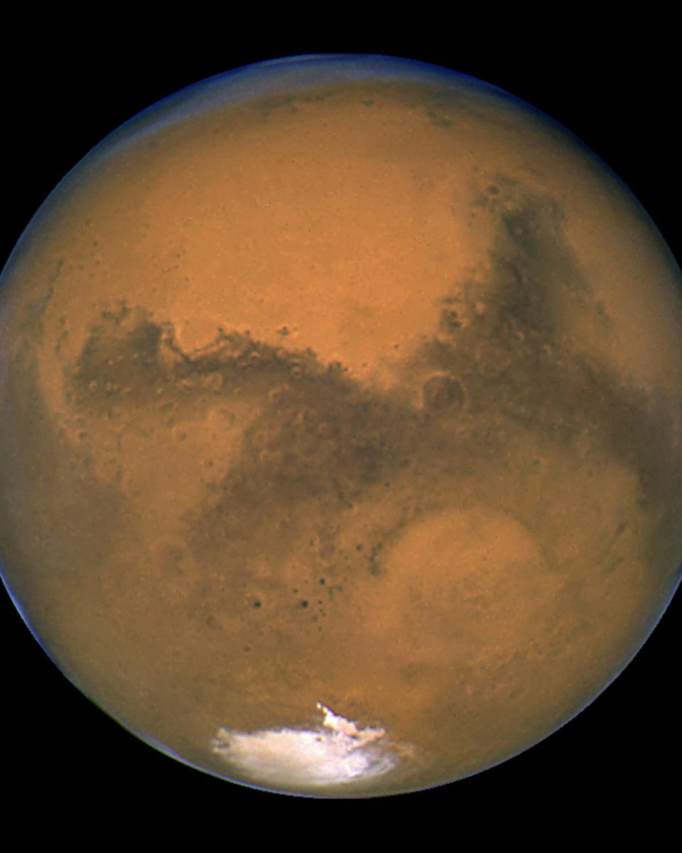 Big Mars from Hubble