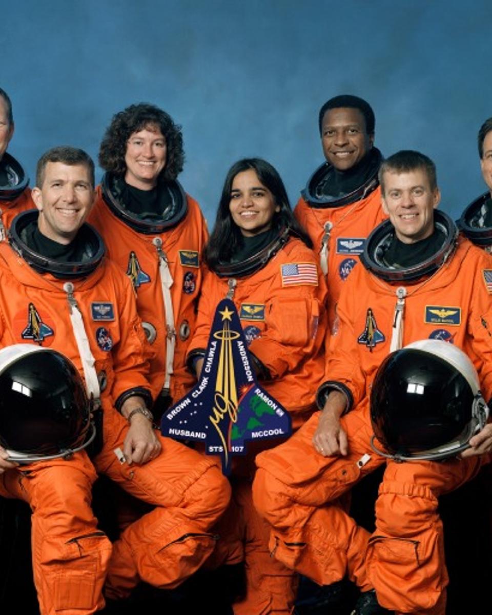 Space Shuttle and Crew Lost During Re-Entry
