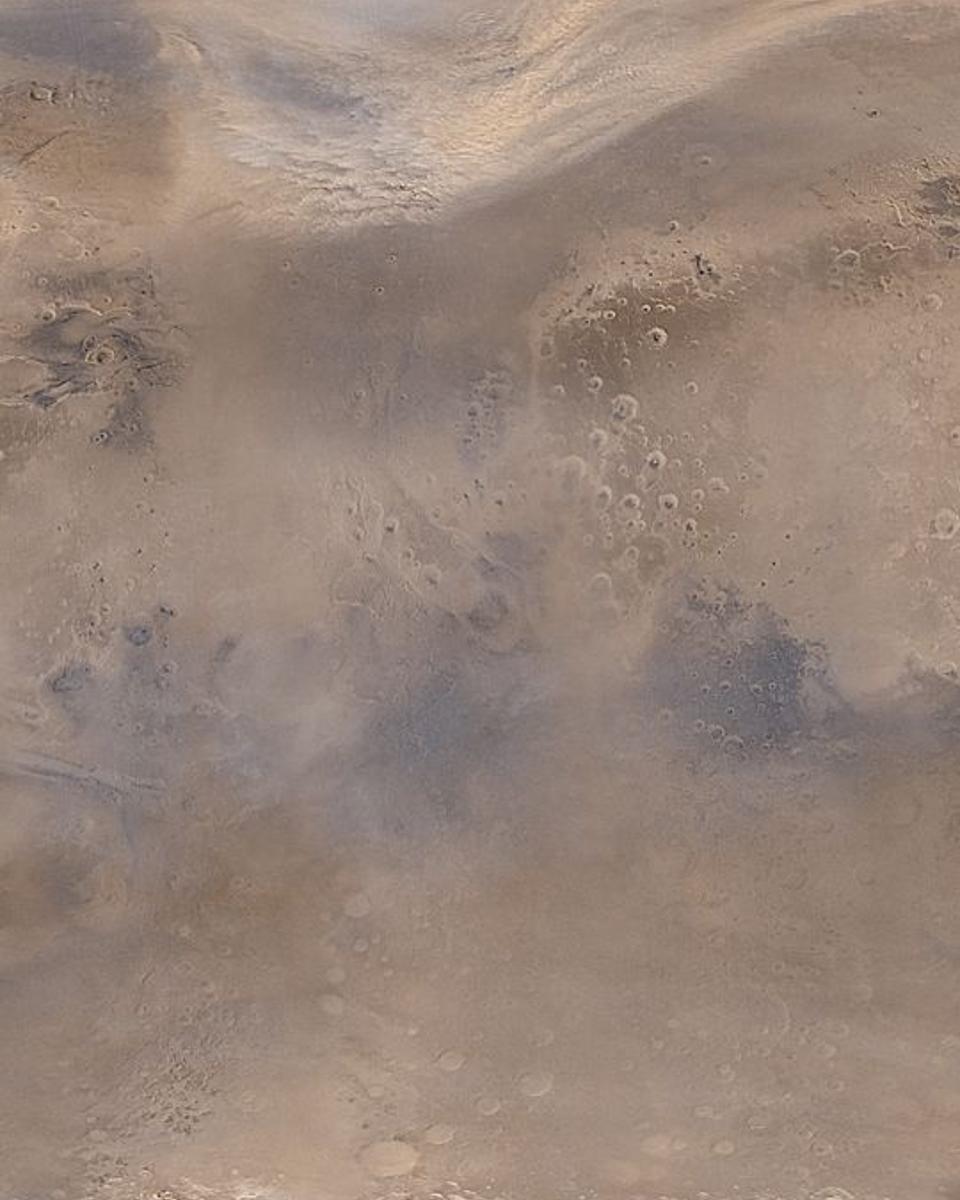 Dust Storm Over Northern Mars