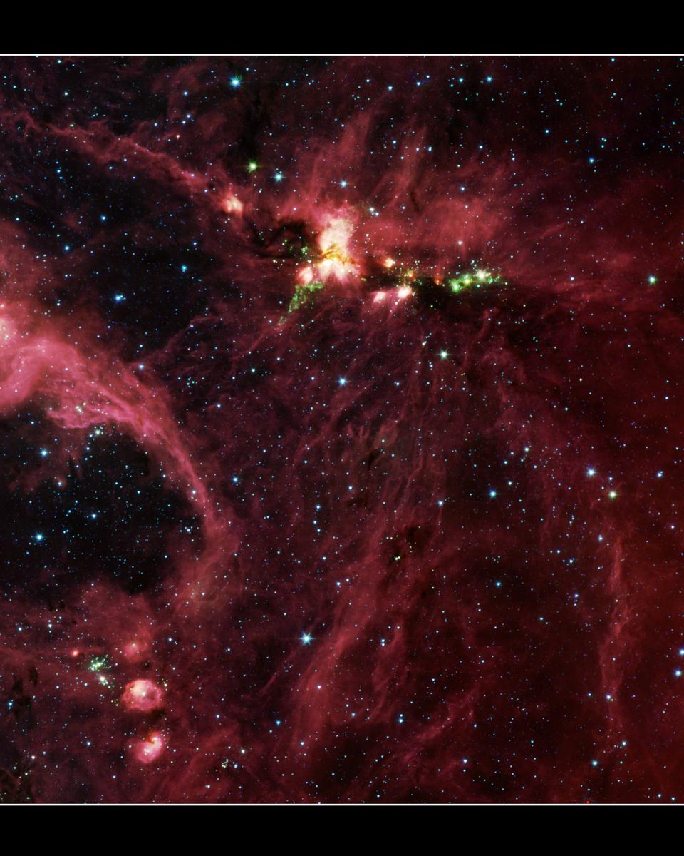 Massive Star Forming Region DR21 in Infrared