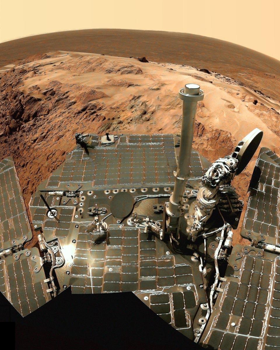 Vista Inside Gusev Crater on Mars