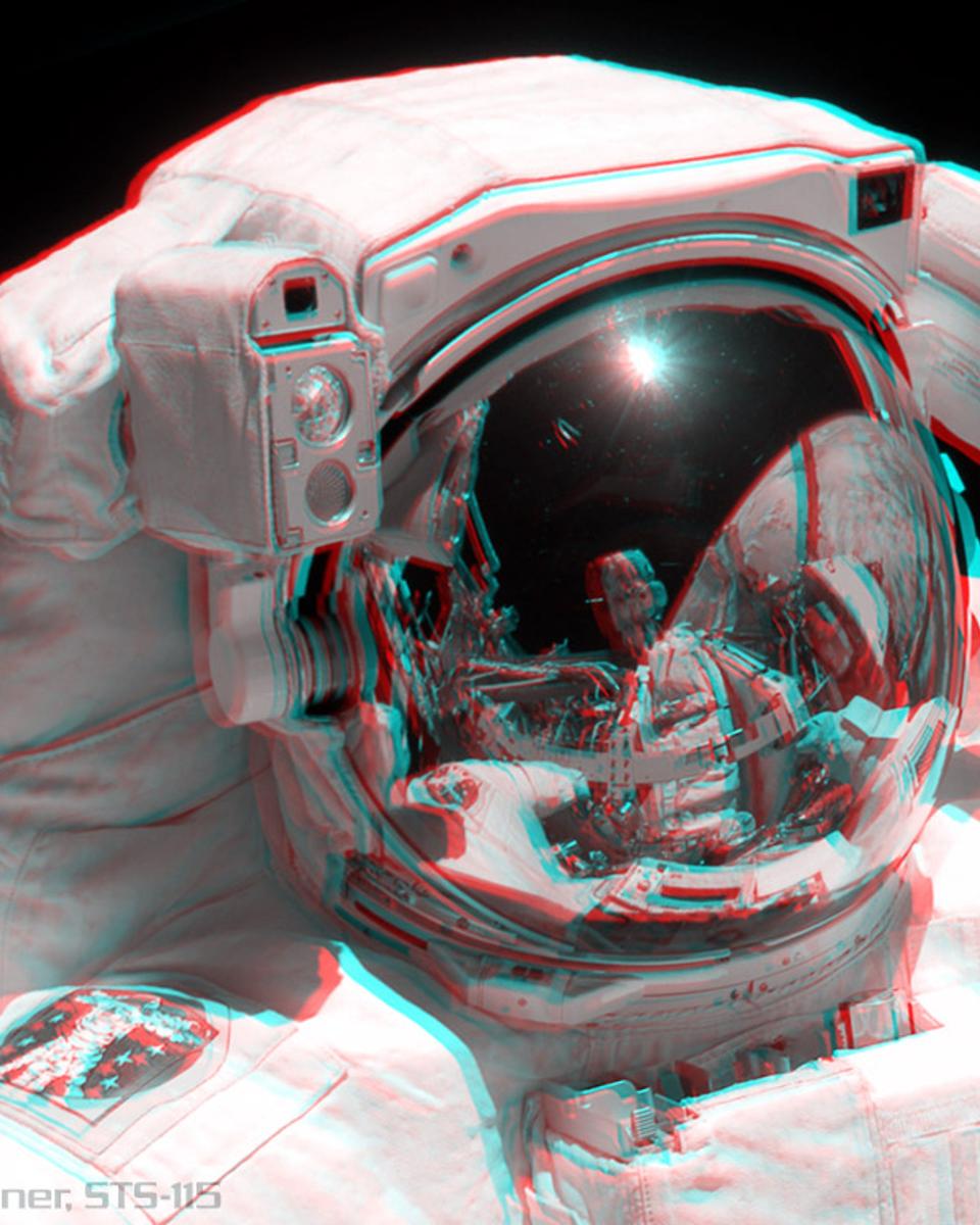 STS-115: Stereo Portrait