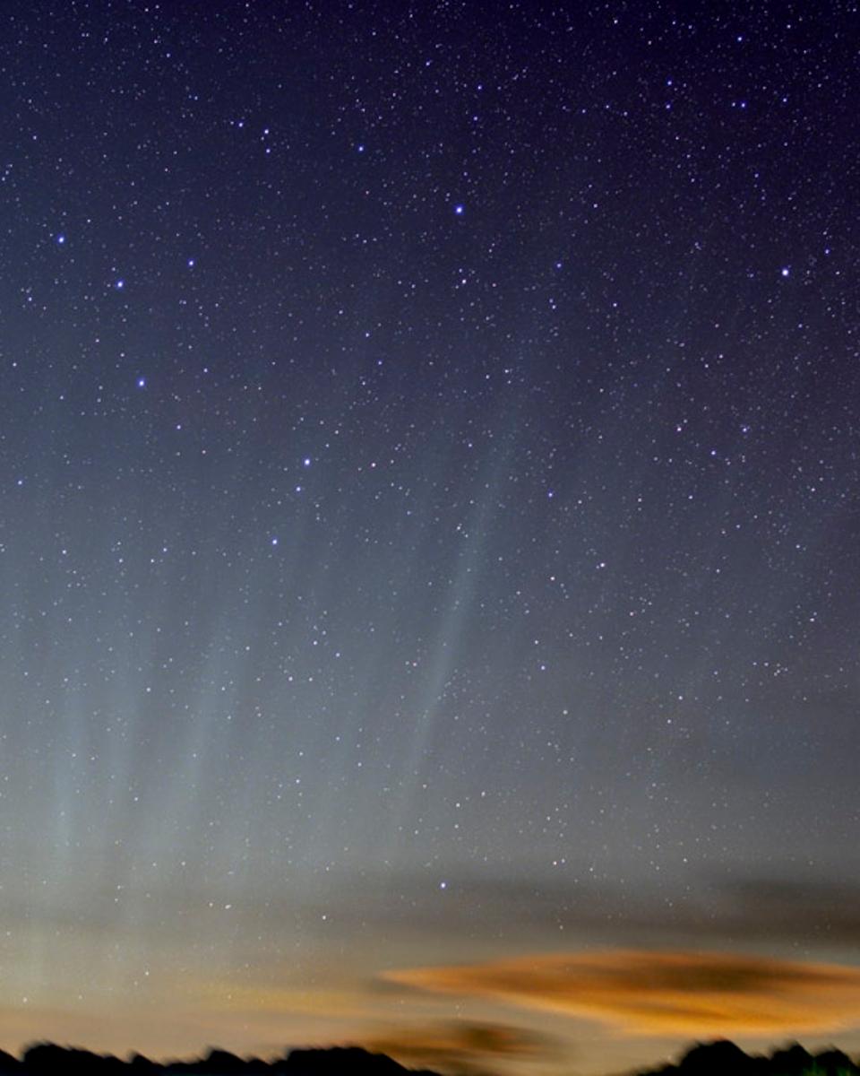 A Comet Tail Horizon