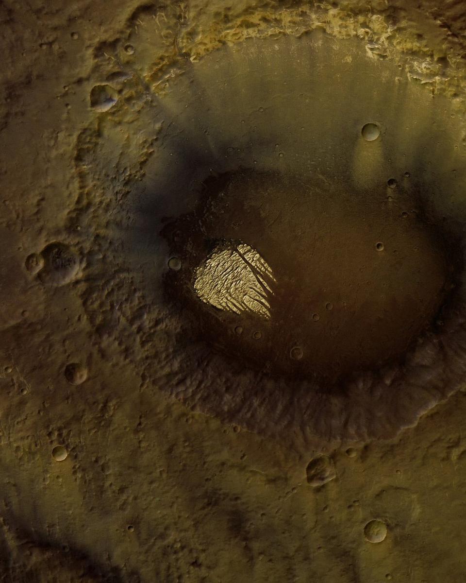 Mysterious White Rock Fingers on Mars