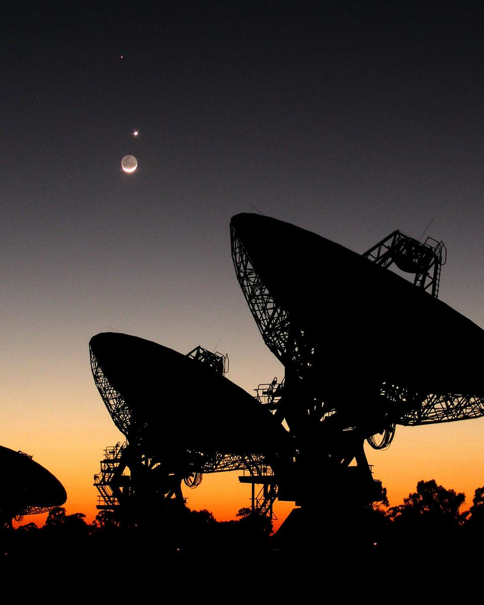 Planets Align Over Australian Radio Telescope Array