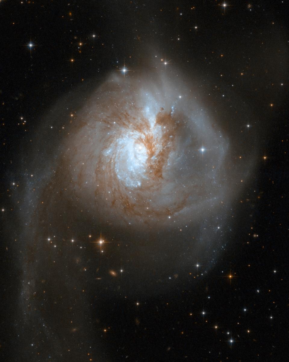 Galaxies Collide in NGC 3256