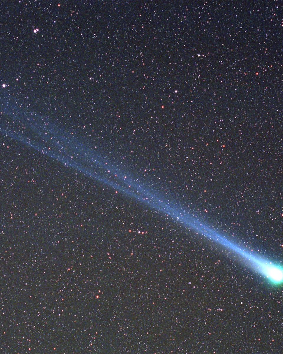 Comet Hyakutake Passes the Earth