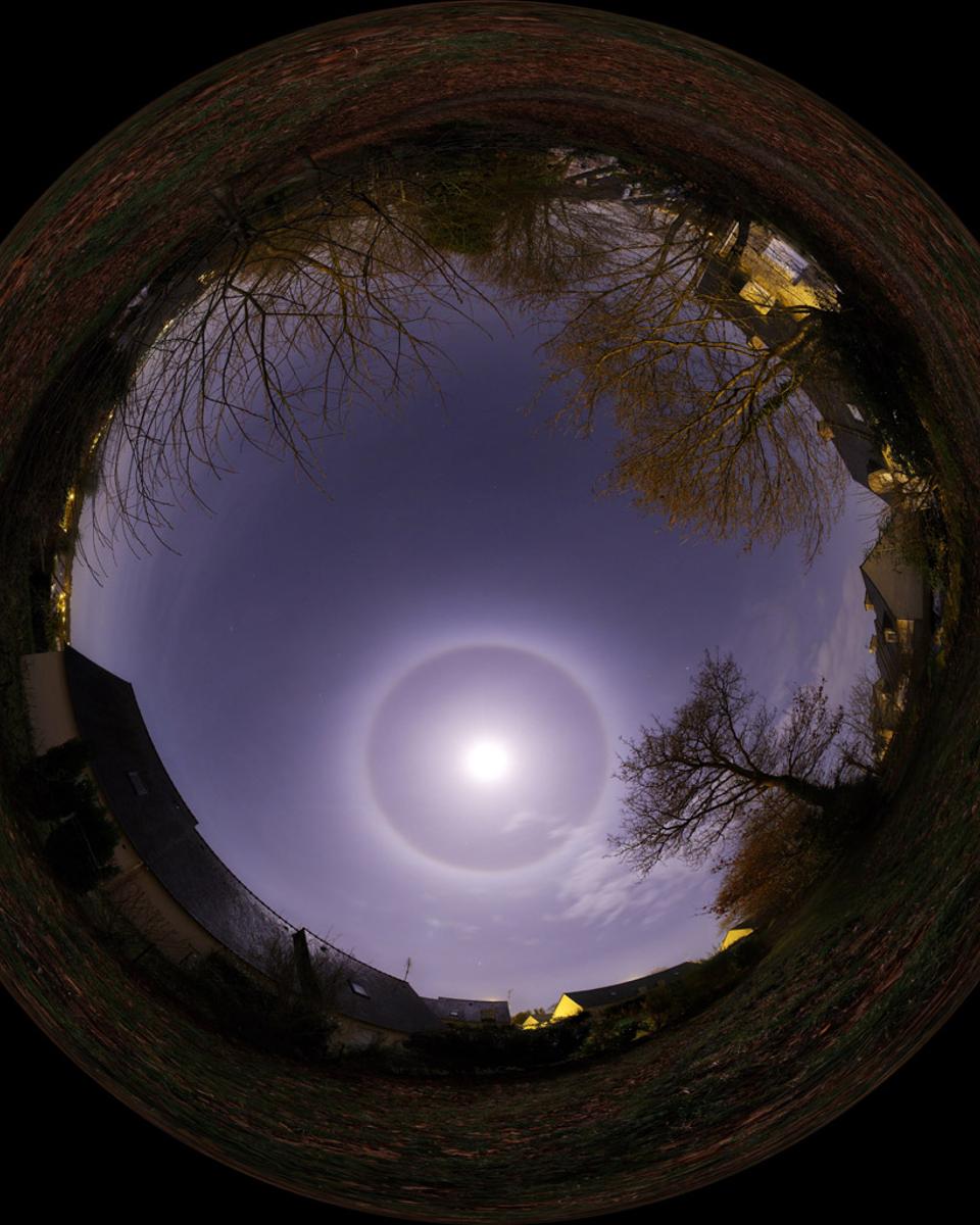 Circle 'round the Moon