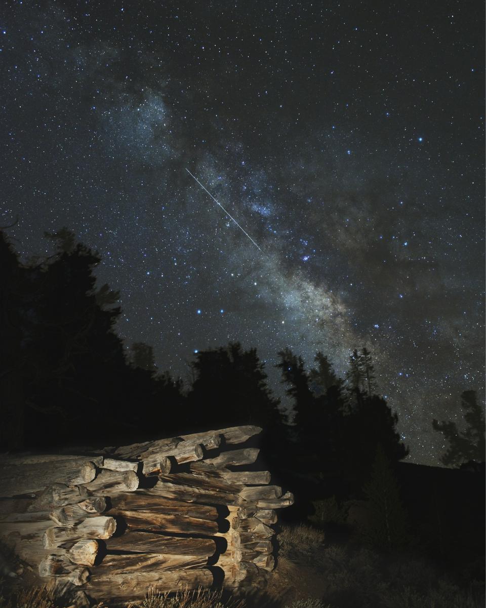 Lyrid Meteor and Milky Way