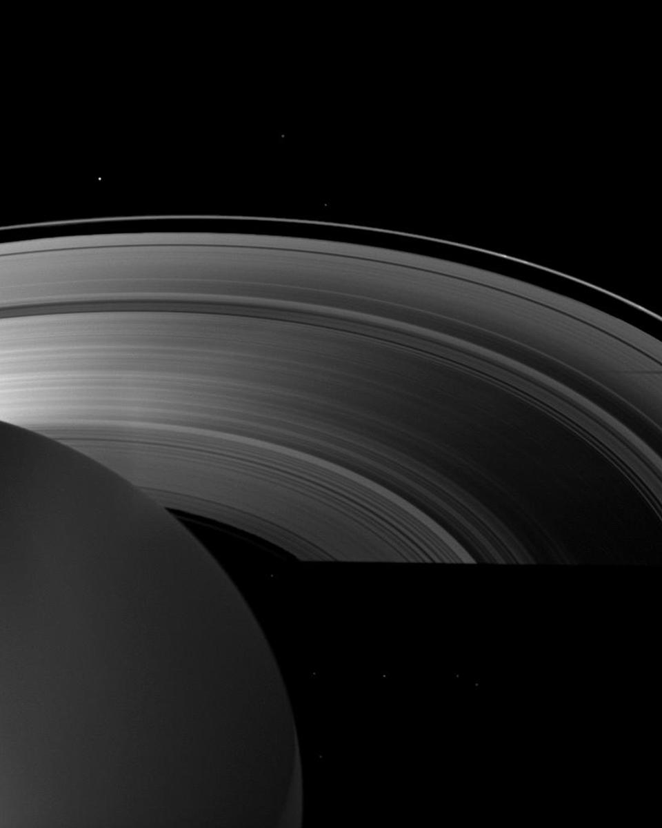 Shadows of Saturn at Equinox