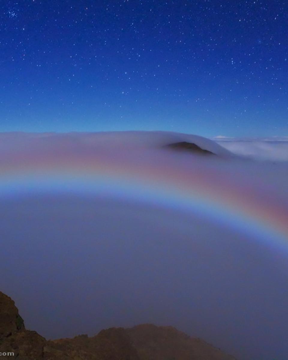 Mars and a Colorful Lunar Fog Bow