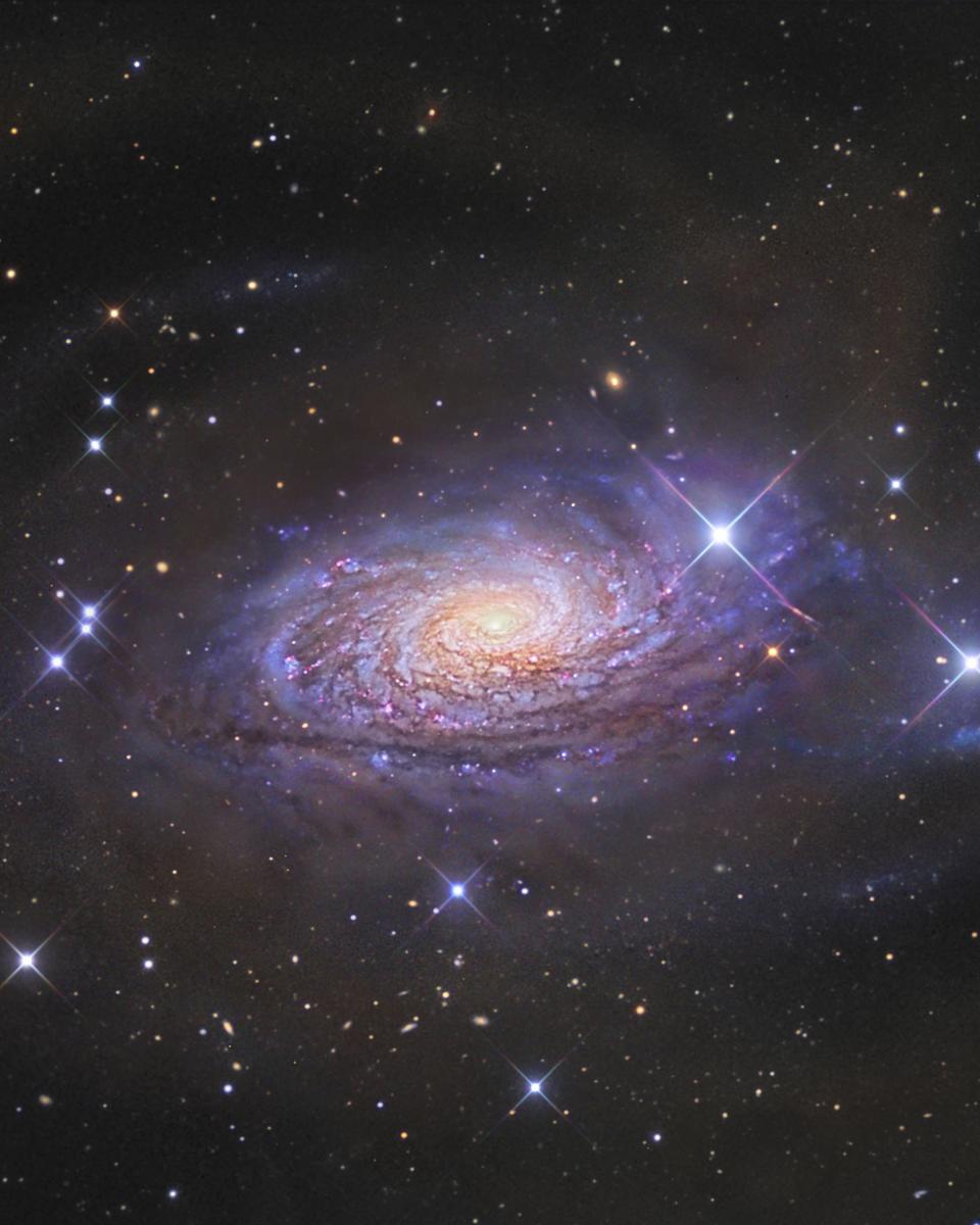 Star Streams and the Sunflower Galaxy