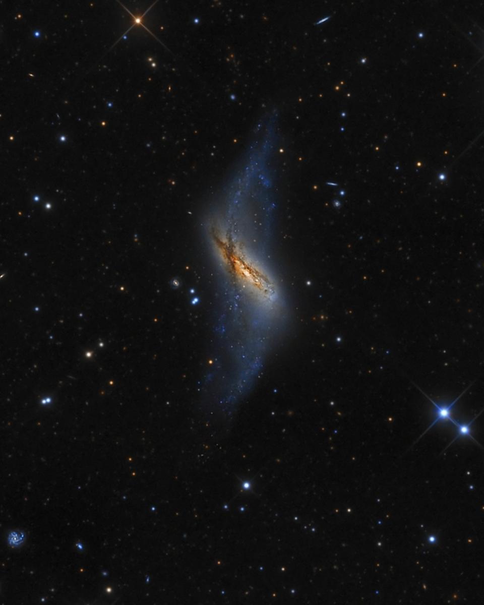 Polar Ring Galaxy NGC 660