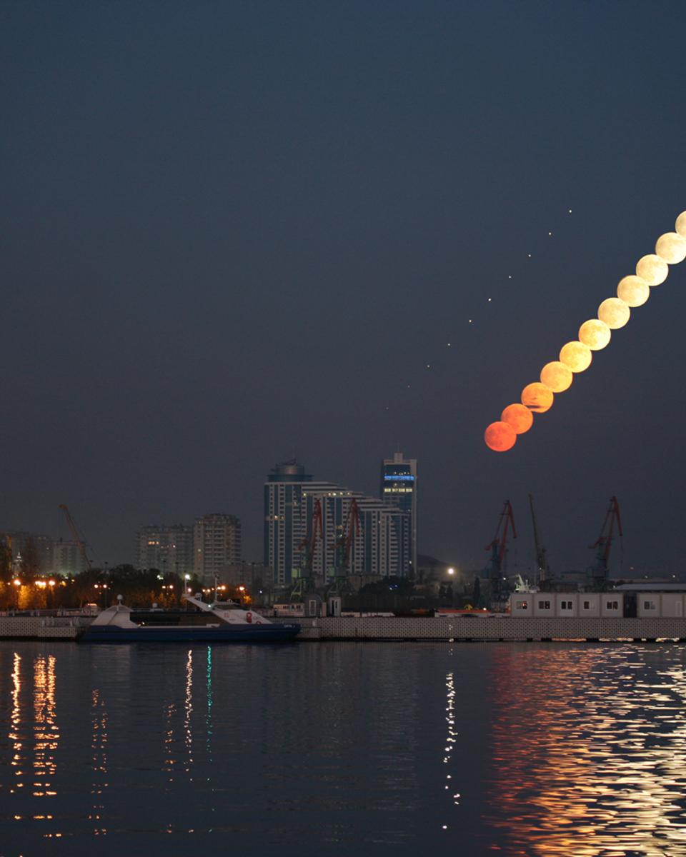Baku Moonrise