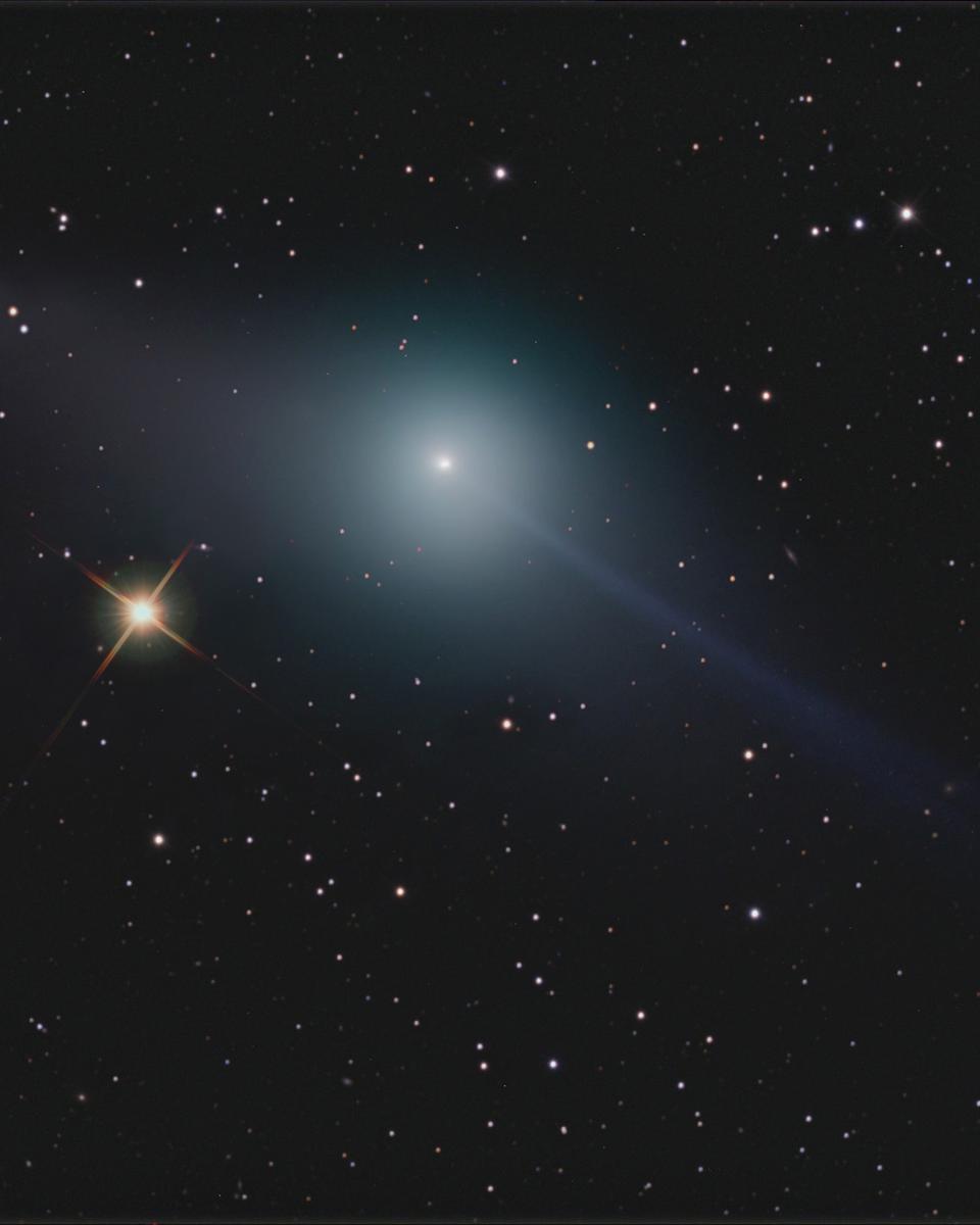 The Opposing Tails of Comet Garradd