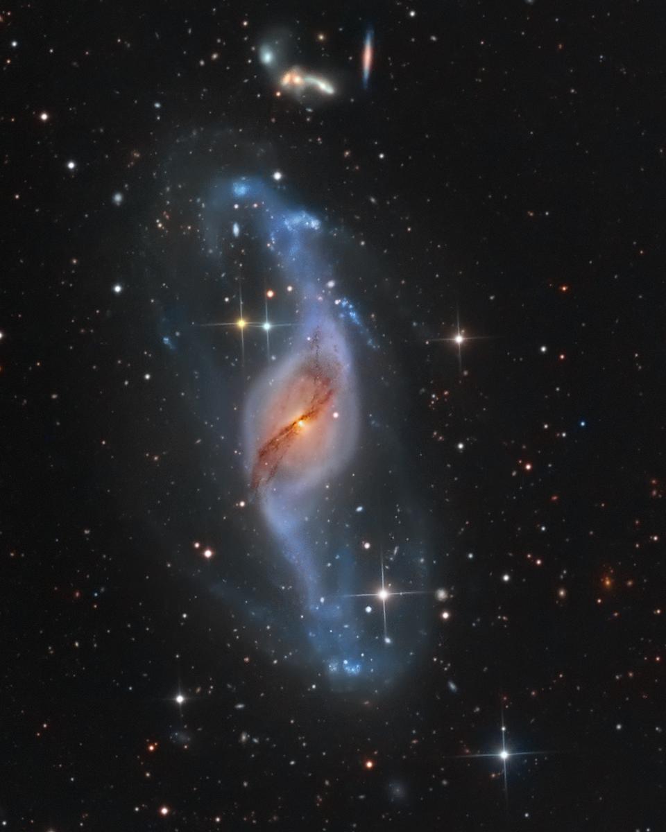 Twisting with NGC 3718