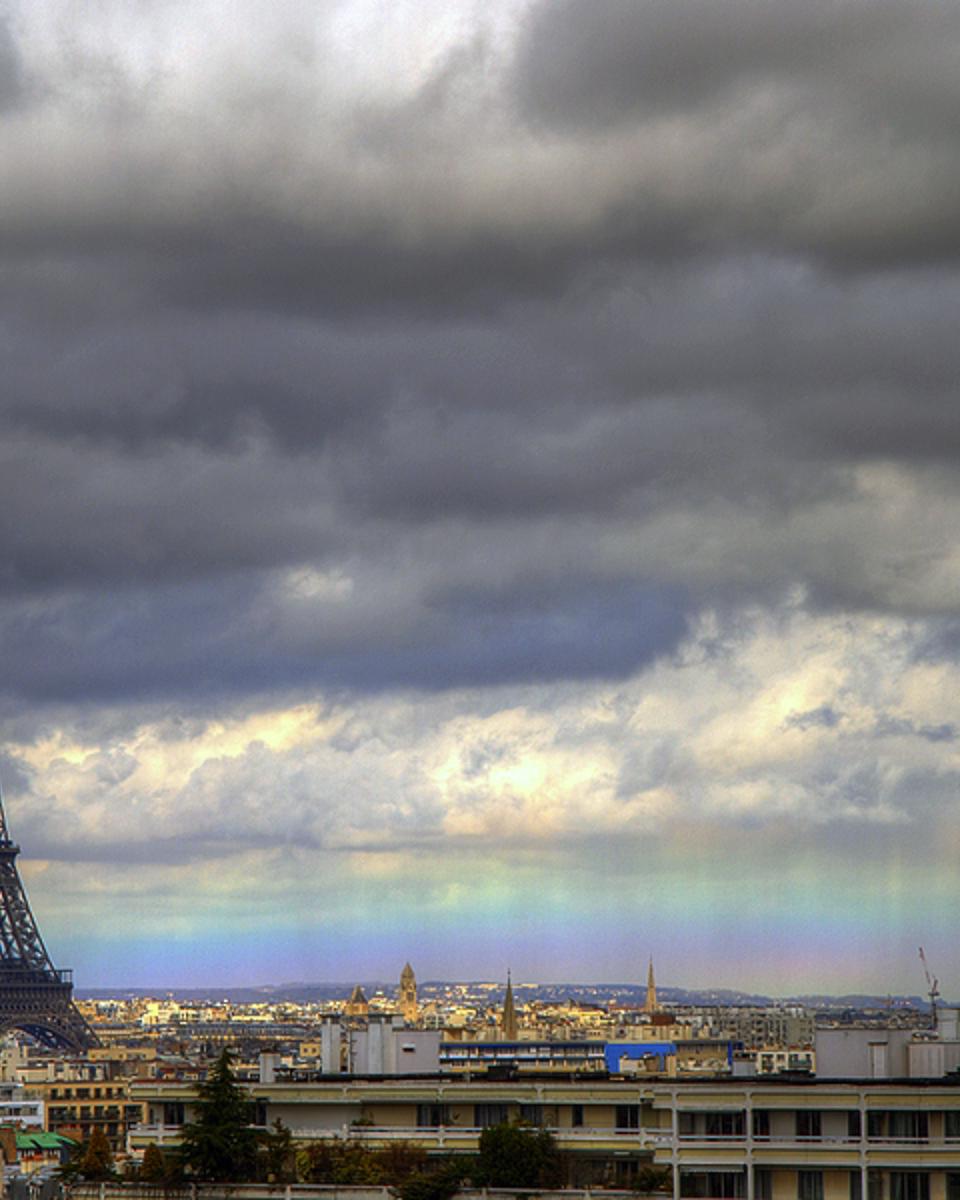 A Horizon Rainbow in Paris