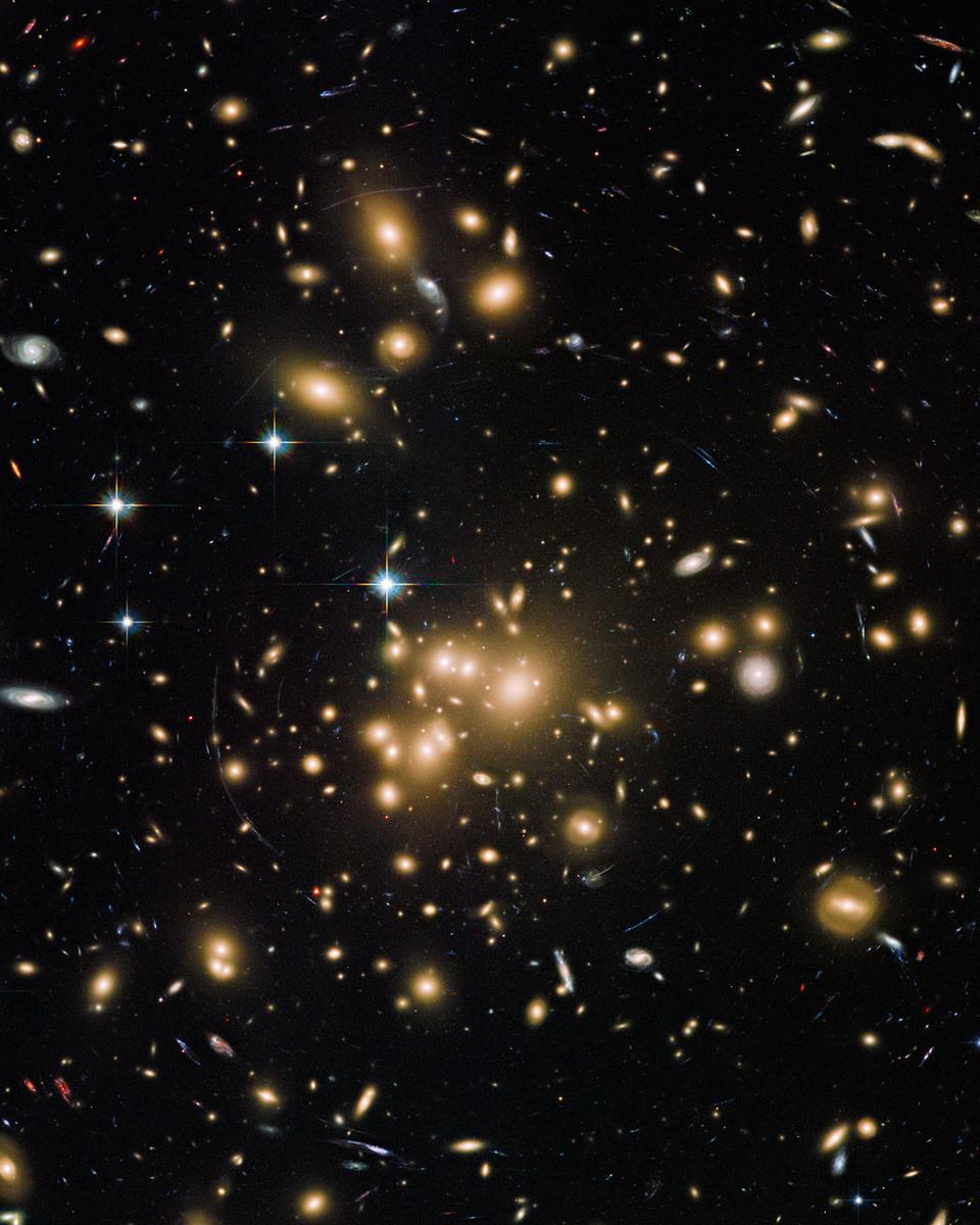 Galaxy Cluster Abell 1689 Deflects Light
