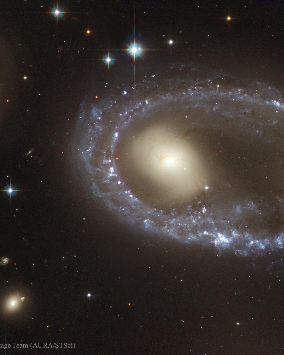 Ring Galaxy AM 0644-741 from Hubble