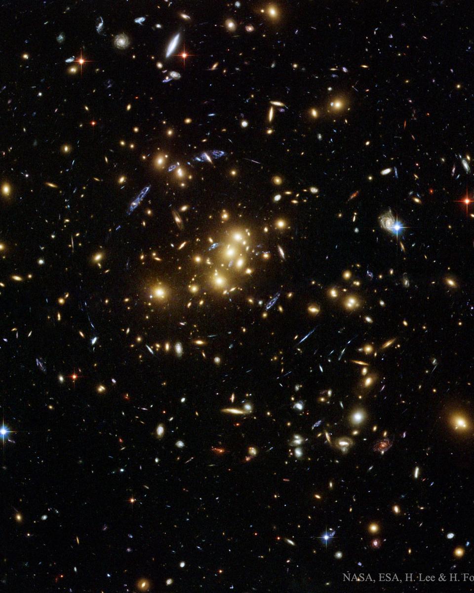 Giant Cluster Bends, Breaks Images