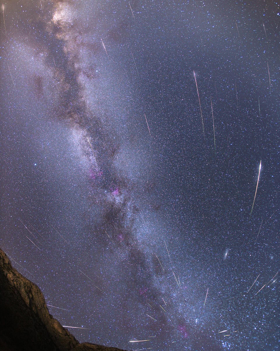 Moonless Meteors and the Milky Way