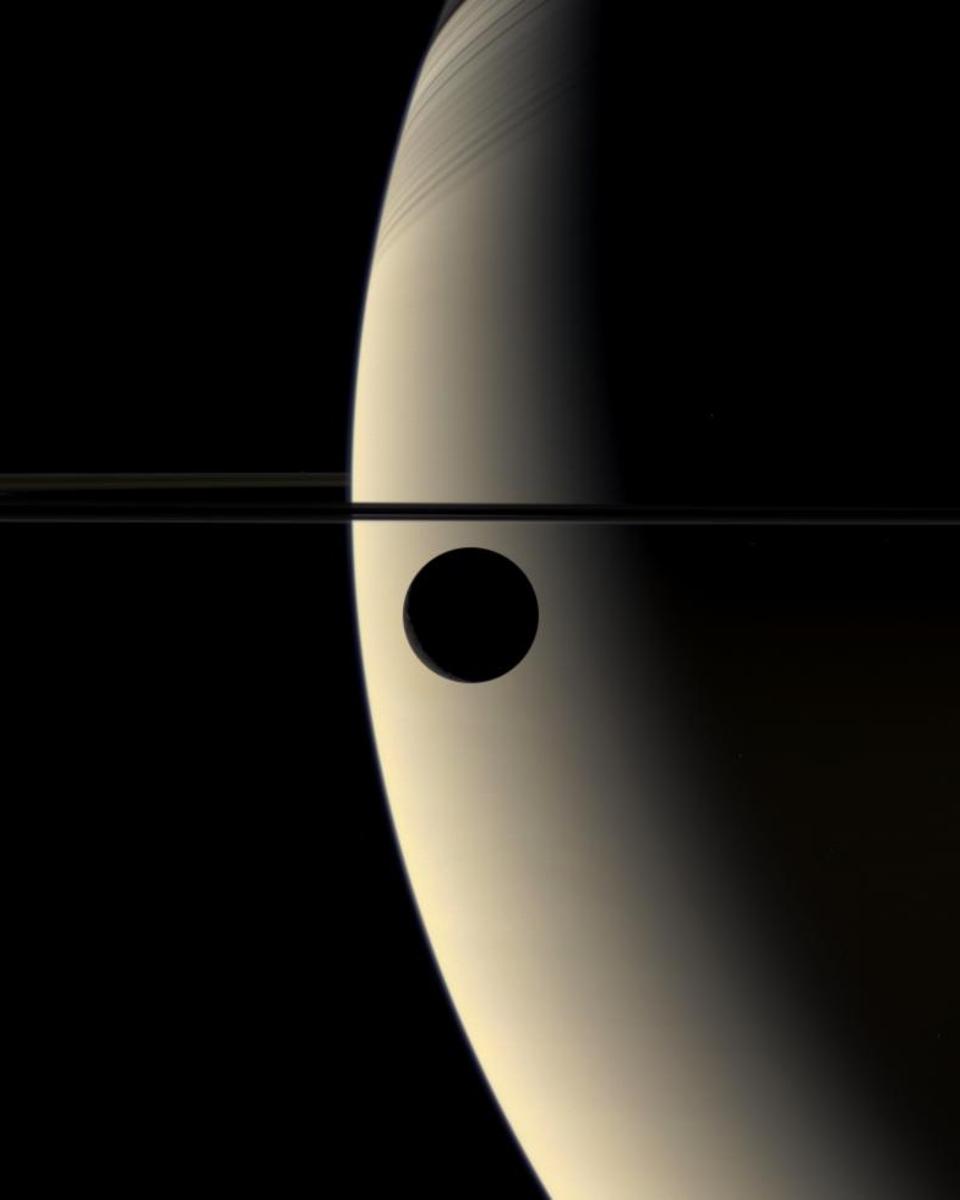 Crescent Rhea Occults Crescent Saturn