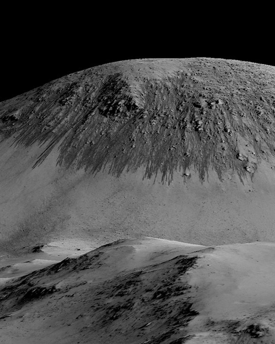 Seasonal Streaks Point to Recent Flowing Water on Mars