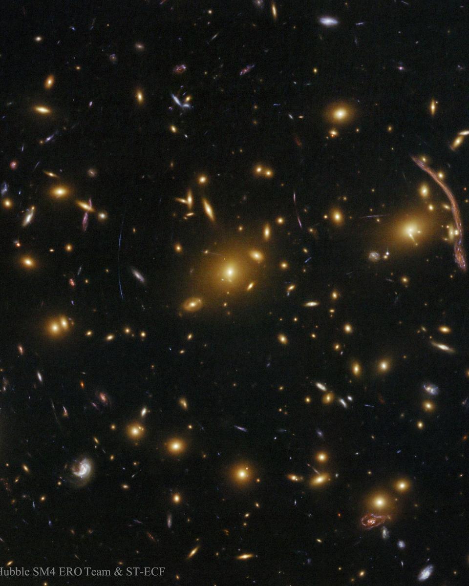 Abell 370: Galaxy Cluster Gravitational Lens