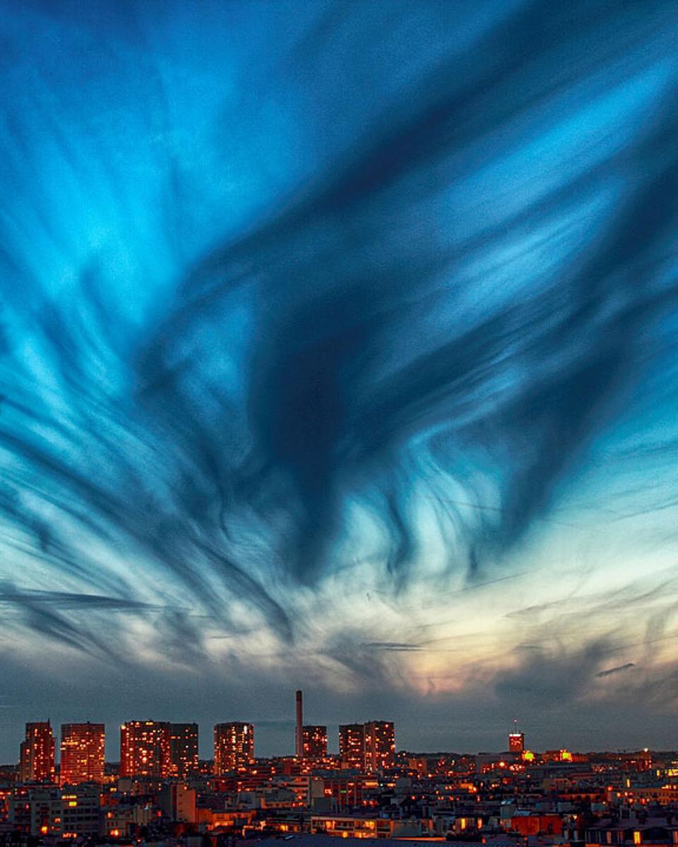 Cirrus over Paris