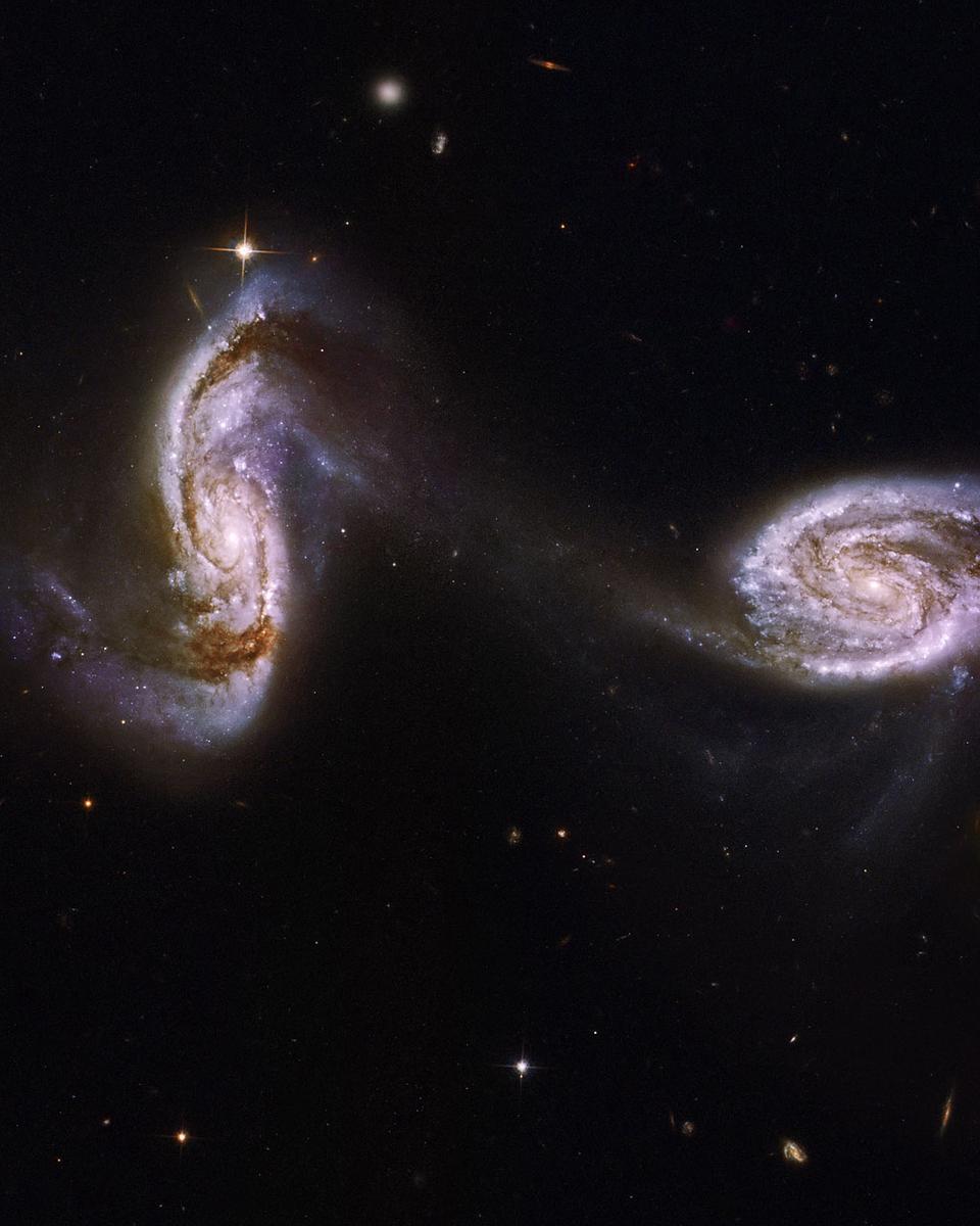 Arp 240: A Bridge between Spiral Galaxies from Hubble
