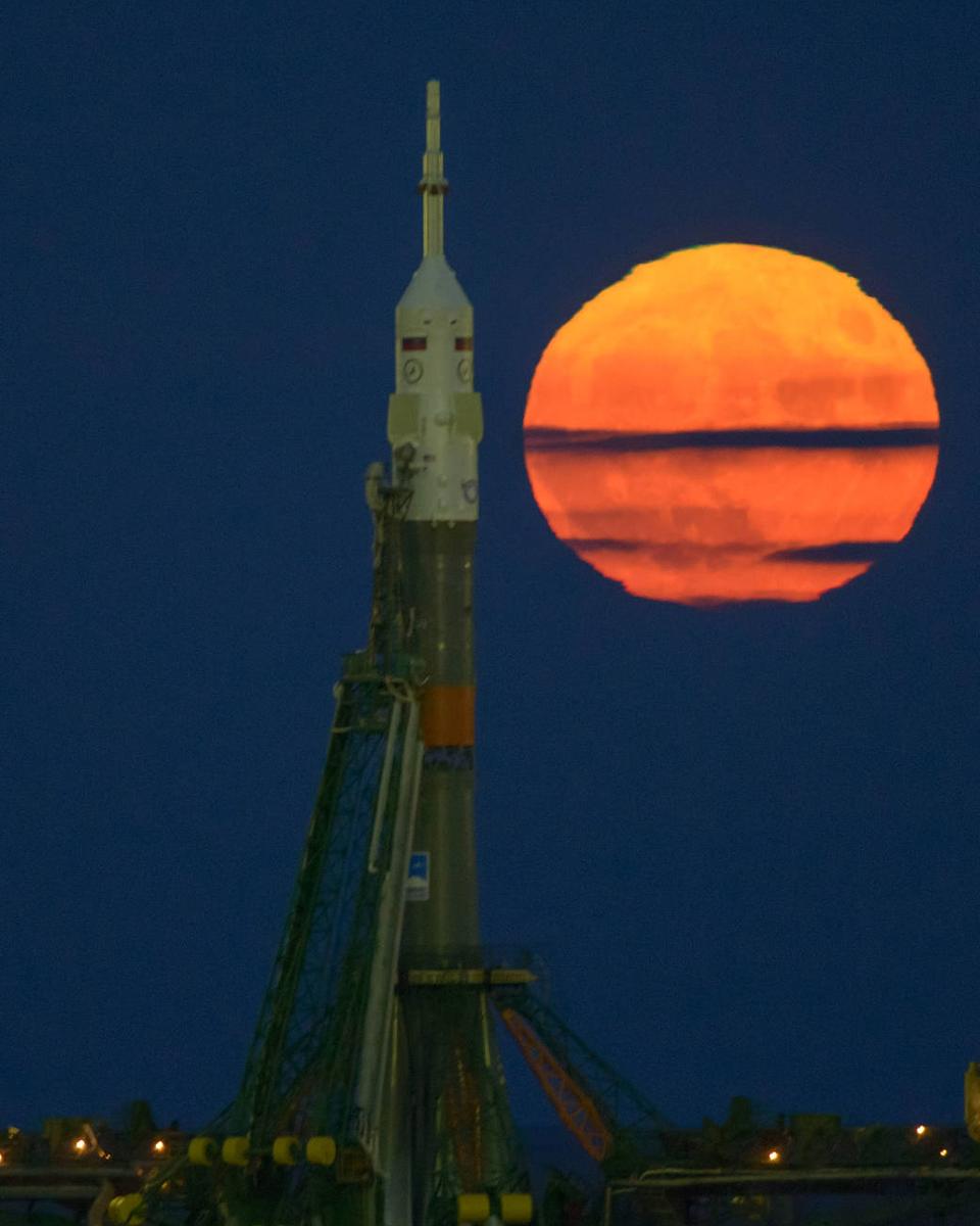Soyuz vs Supermoon