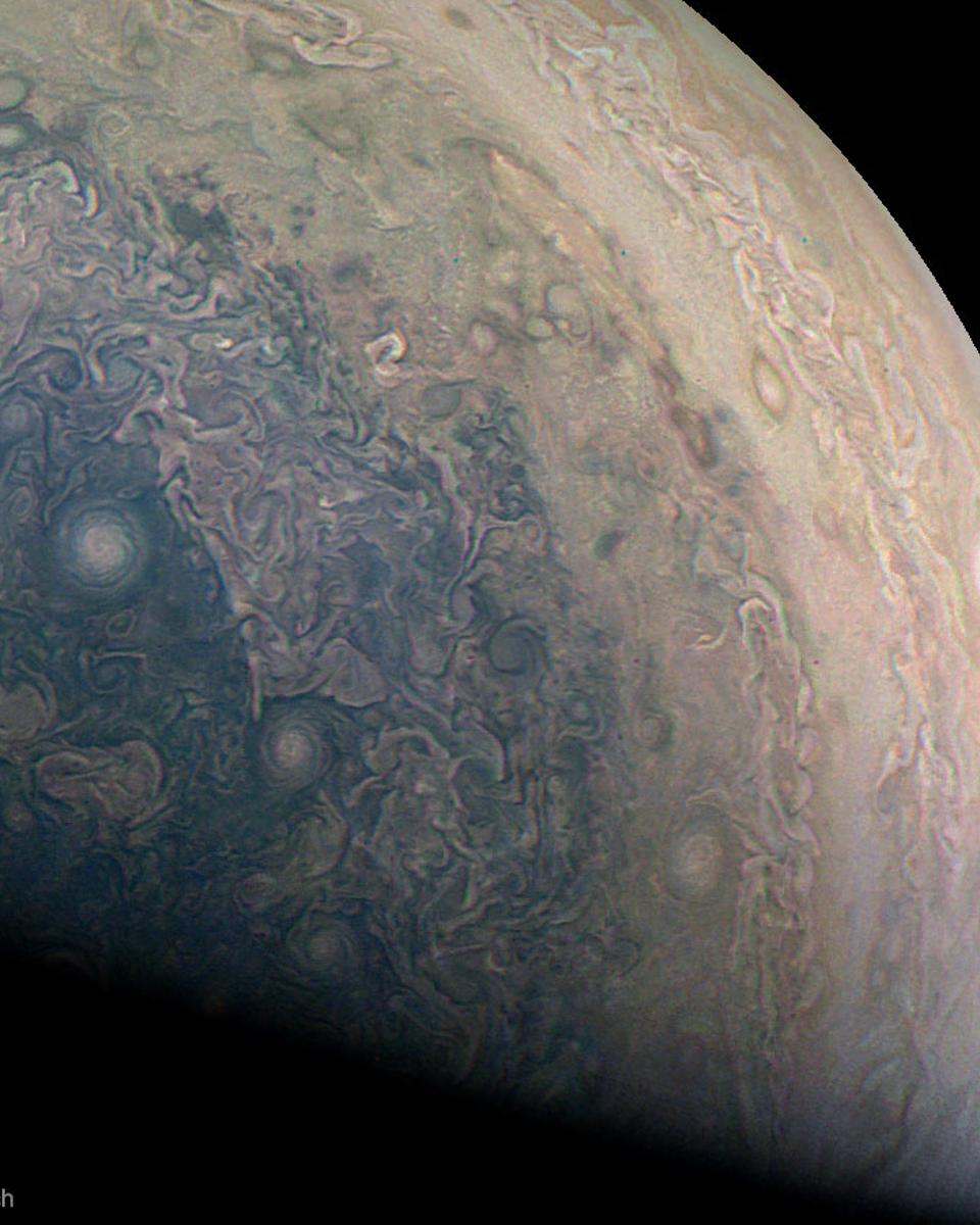 Cloud Swirls around Southern Jupiter from Juno